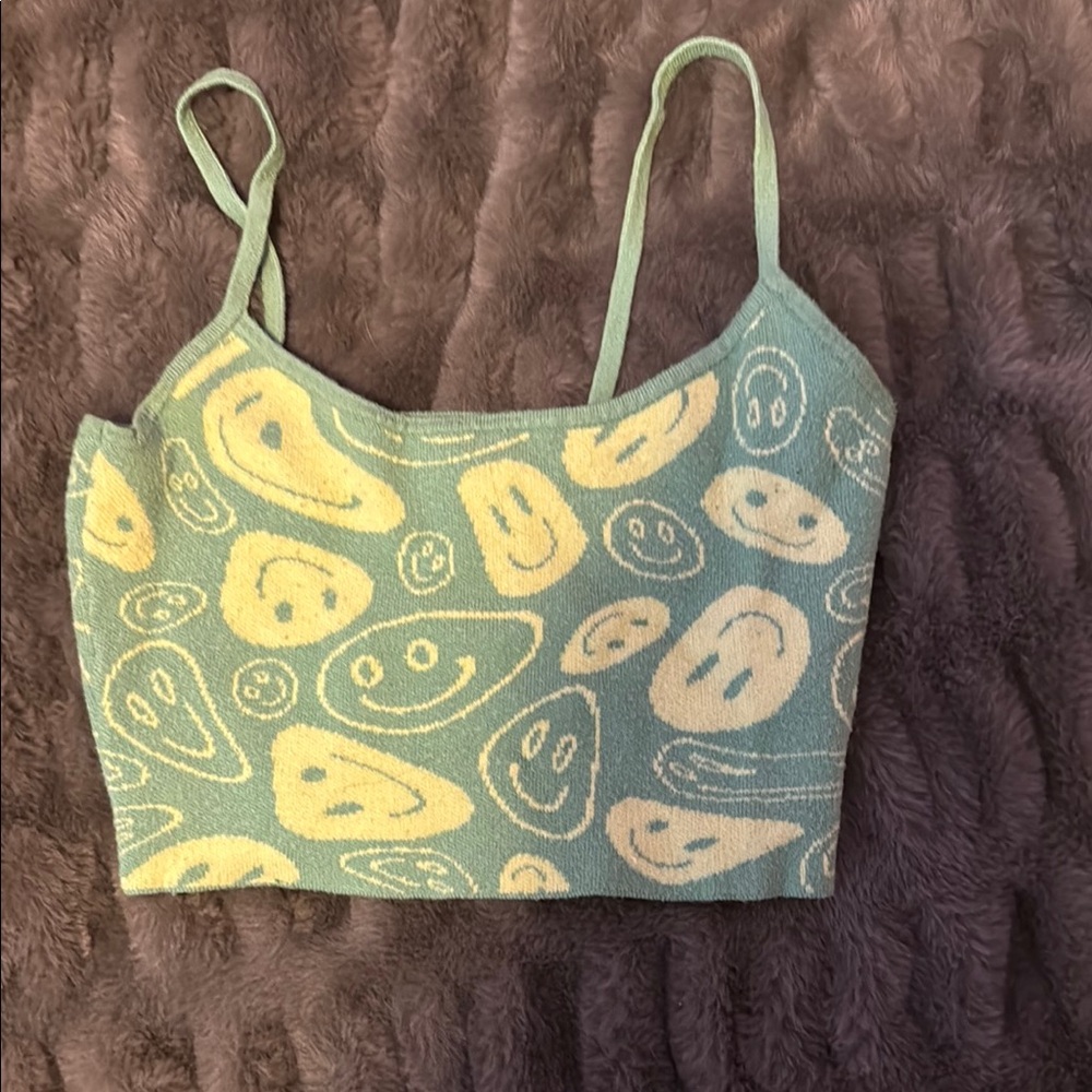 PacSun Green and Cream Smiley Face Crop Top